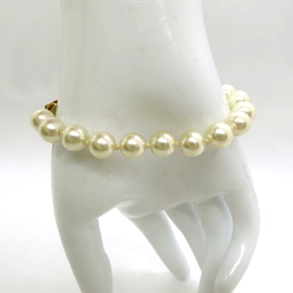 Vintage Imitation Pearl Bracelet 7.5" Knotted String Gold Tone Fish Hook Clasp - Picture 3 of 12